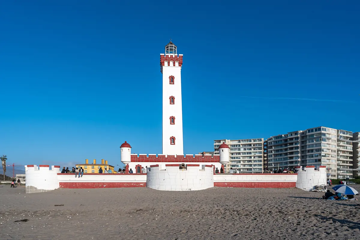 El Faro Monumental de La Serena en la avenida del mar